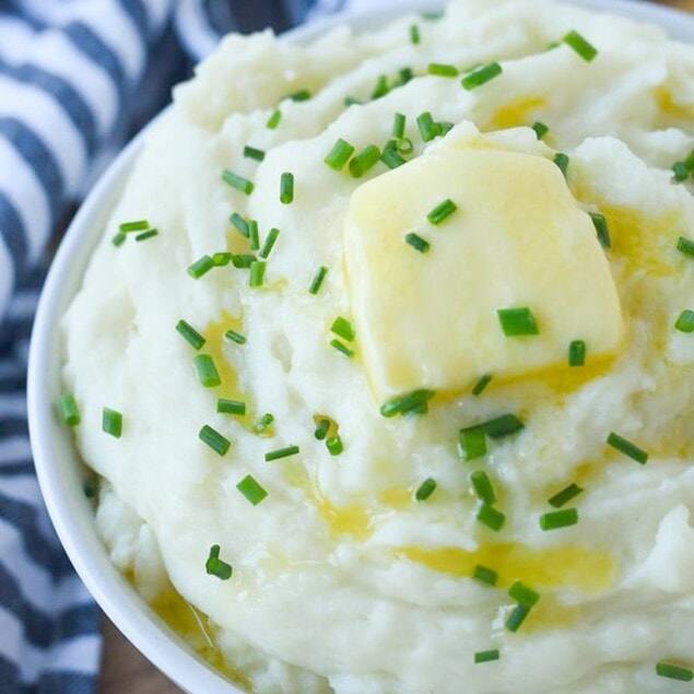 bowl of mashed potatoes