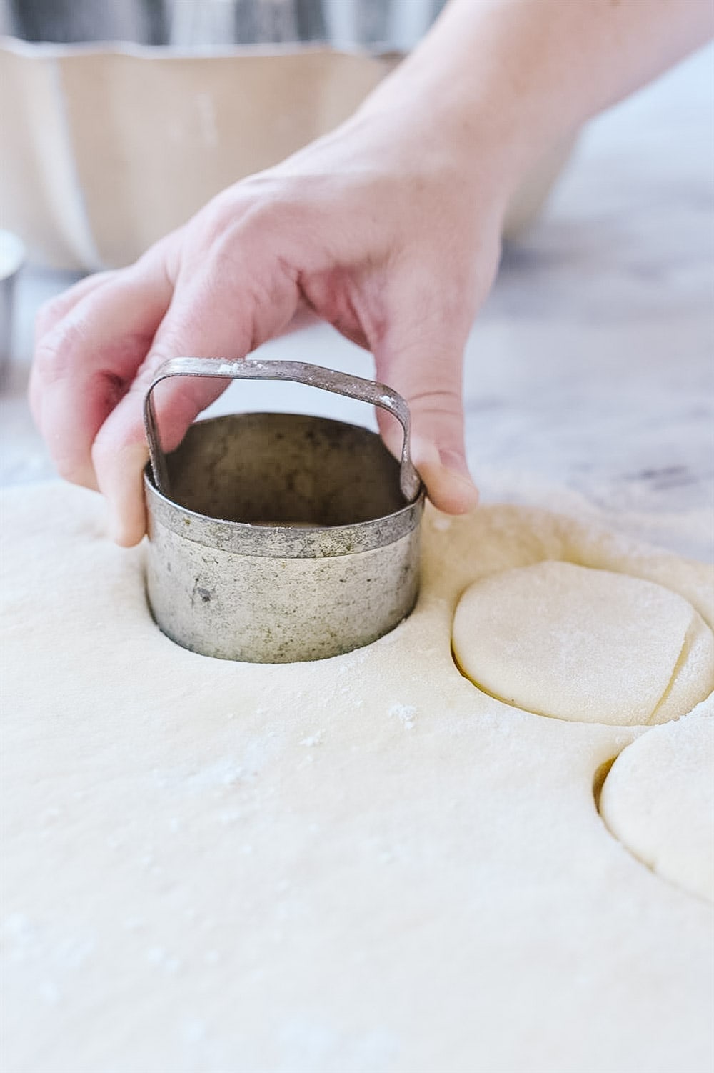 cutting monkey bread