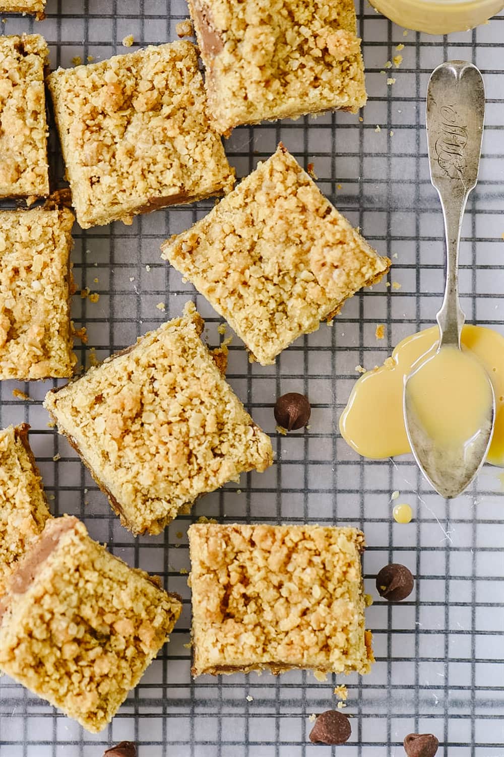 carmelitas on a baking rack