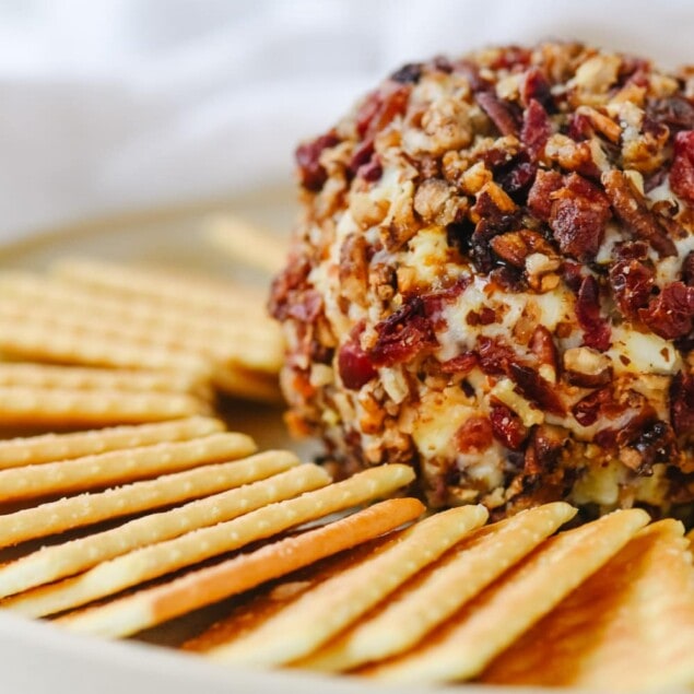 cheeseball with crackers