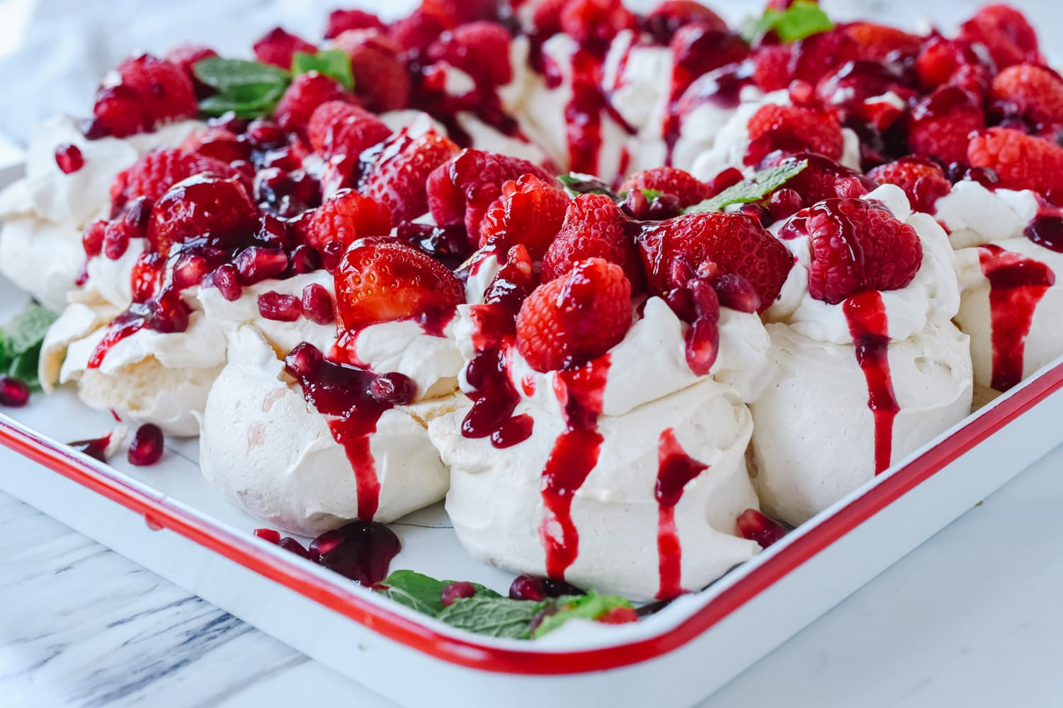 pavlova wreath with fresh fruit