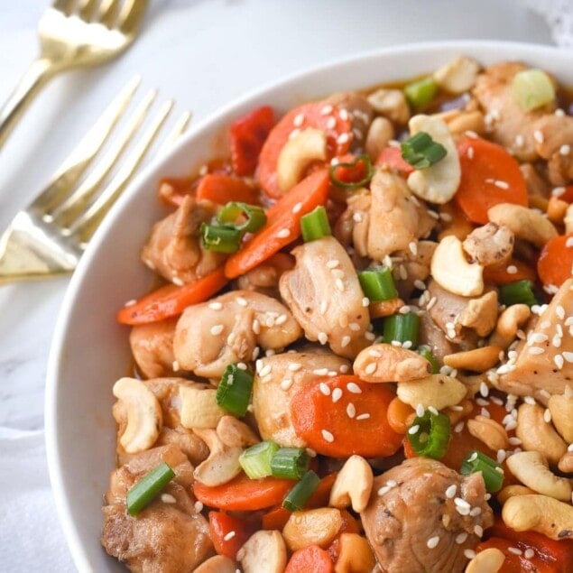 overhead shot of bowl of cashew nut chicken