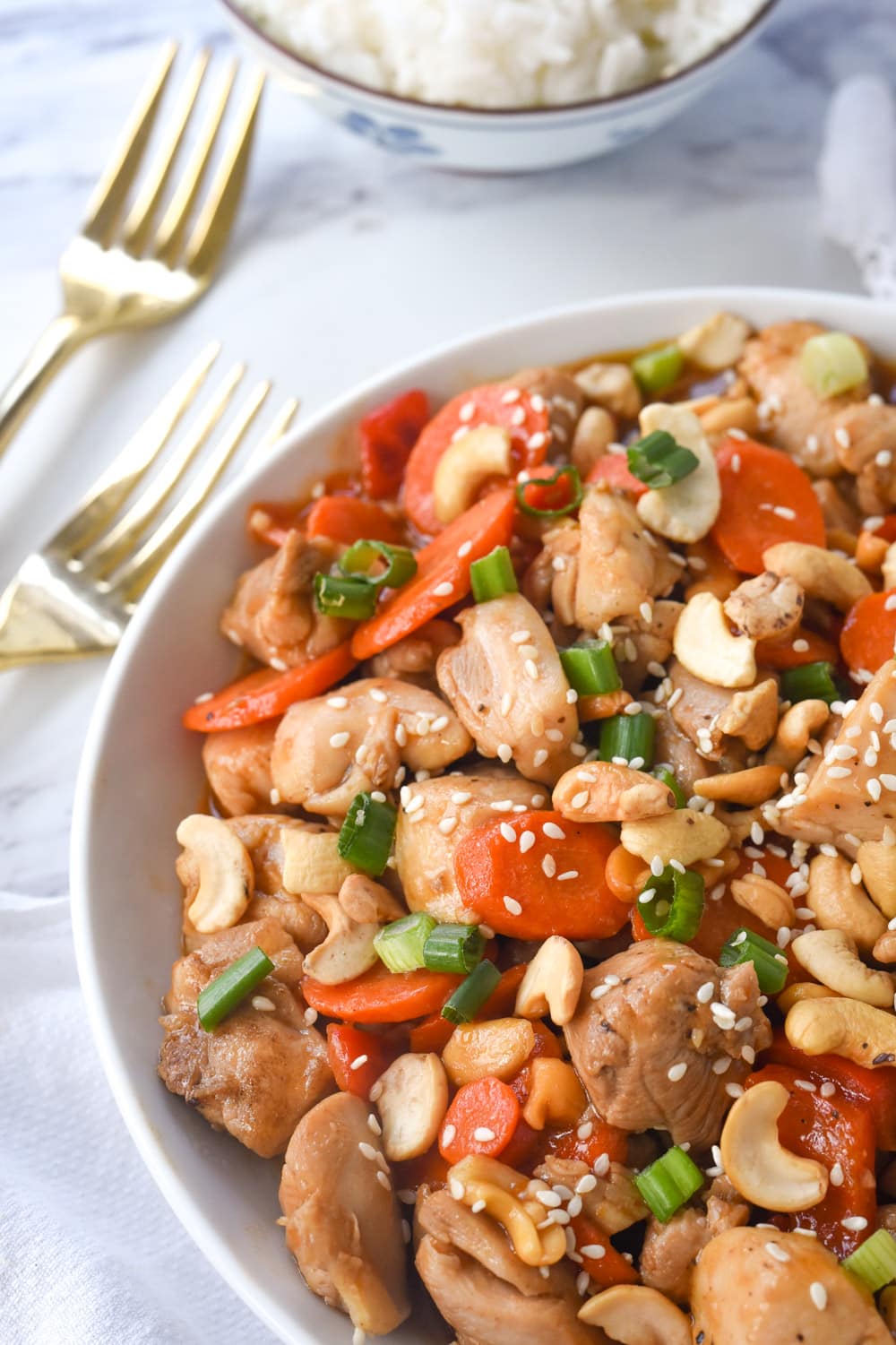 overhead shot of bowl of cashew nut chicken