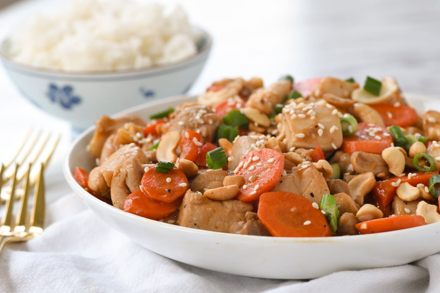 white bowl of cashew chicken