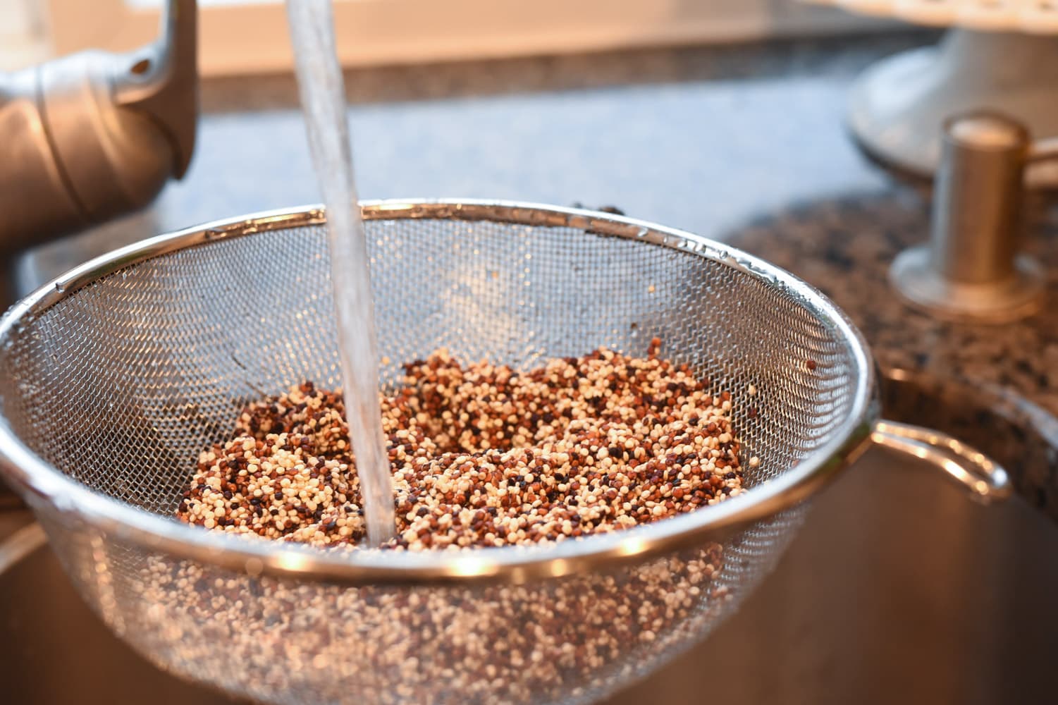 Rinsing quinoa