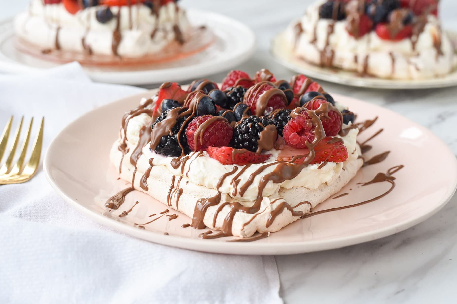 valentine pavlova on a plate