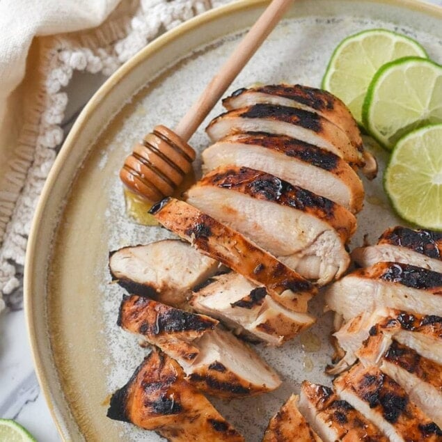 honey lime chicken with slices of lime