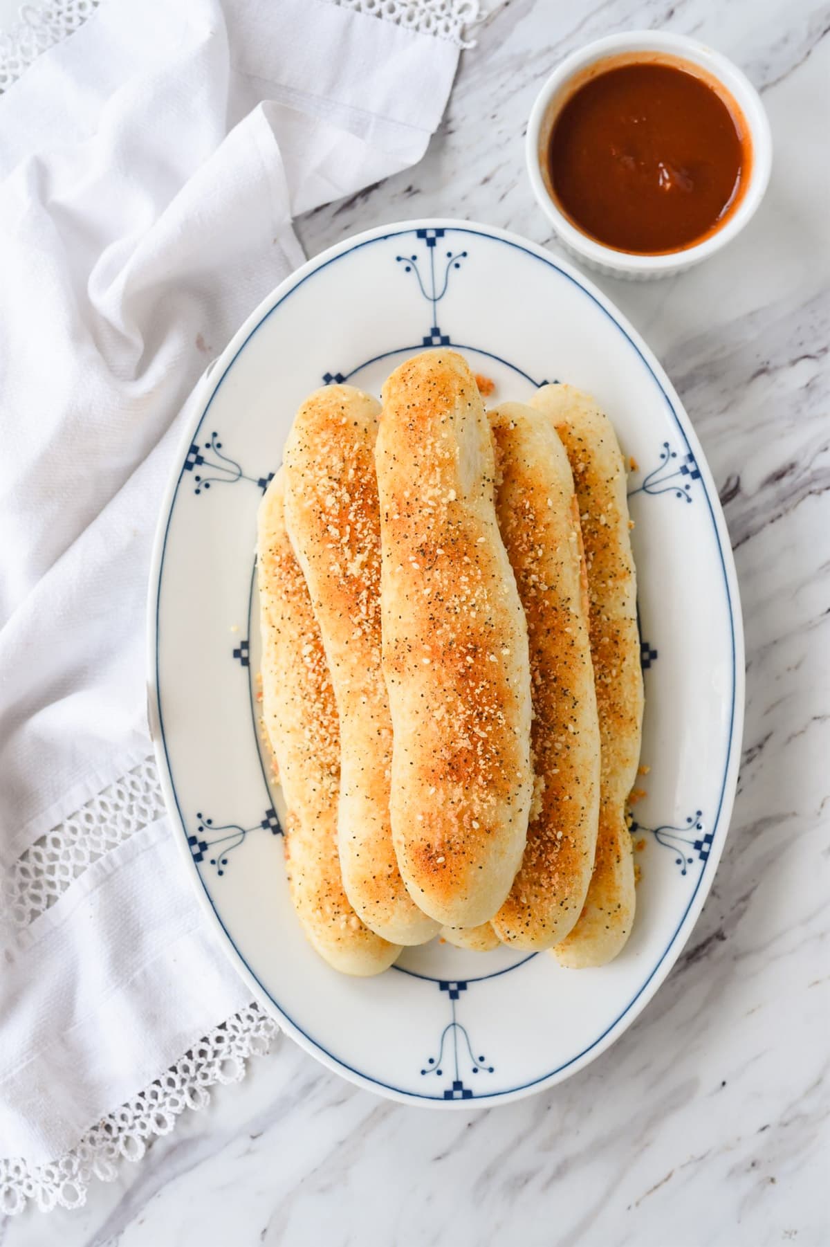 breadsticks with marinara dipping sauce