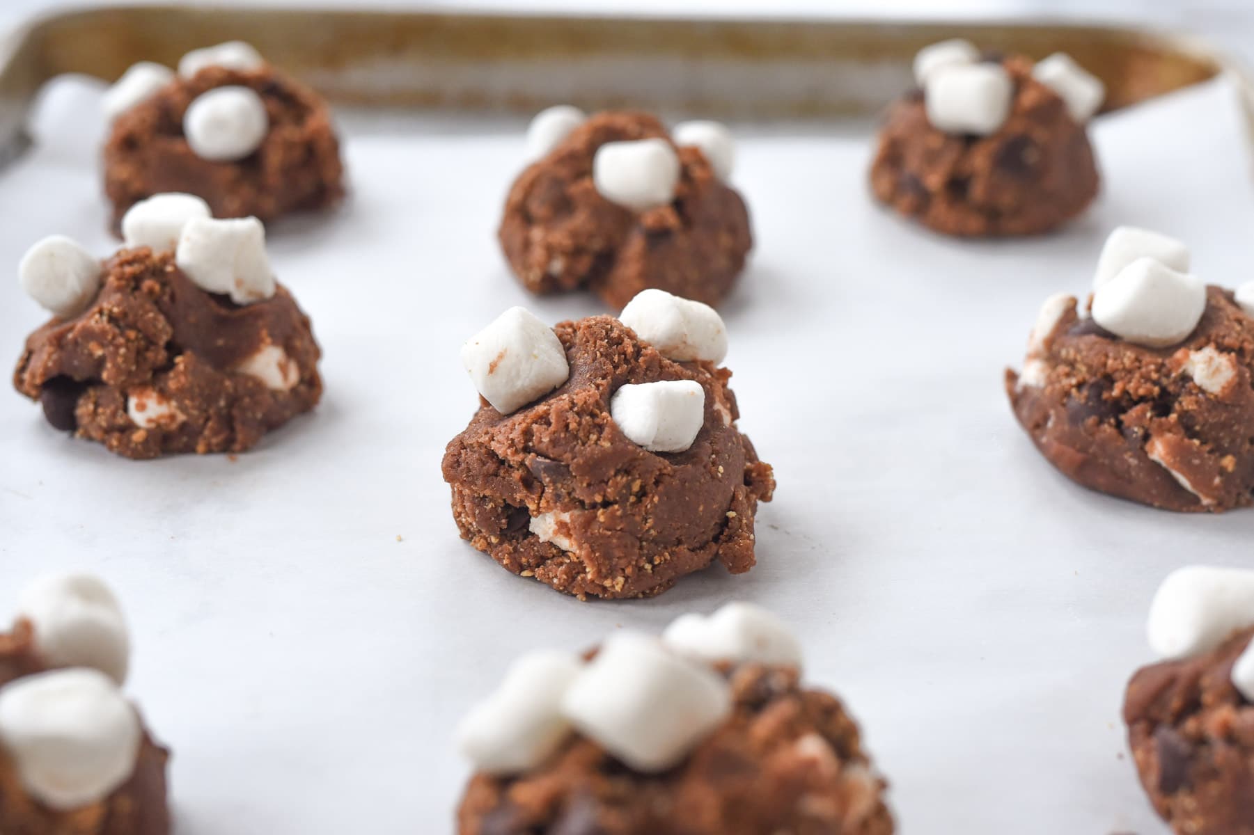 marshmallows on top of cookies