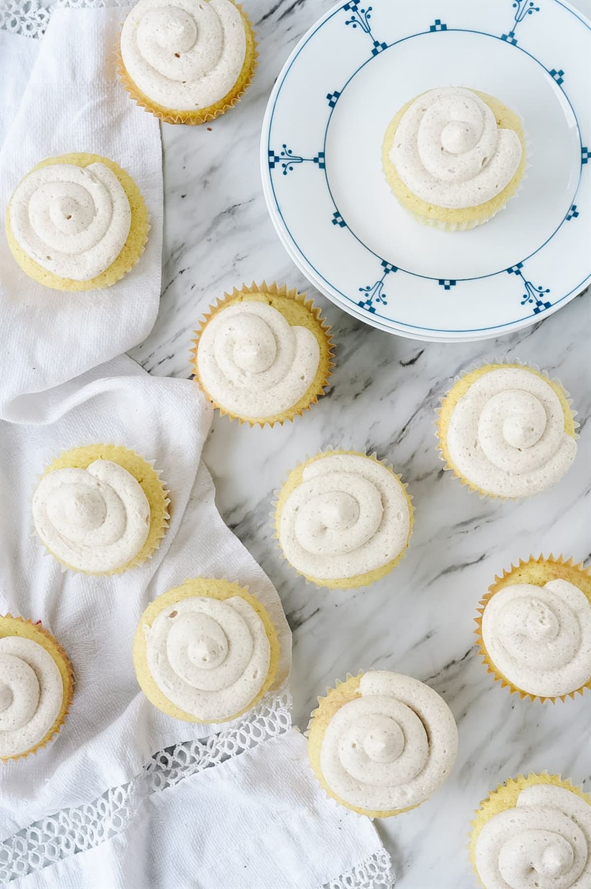 frosted snickerdoodle cupcakes