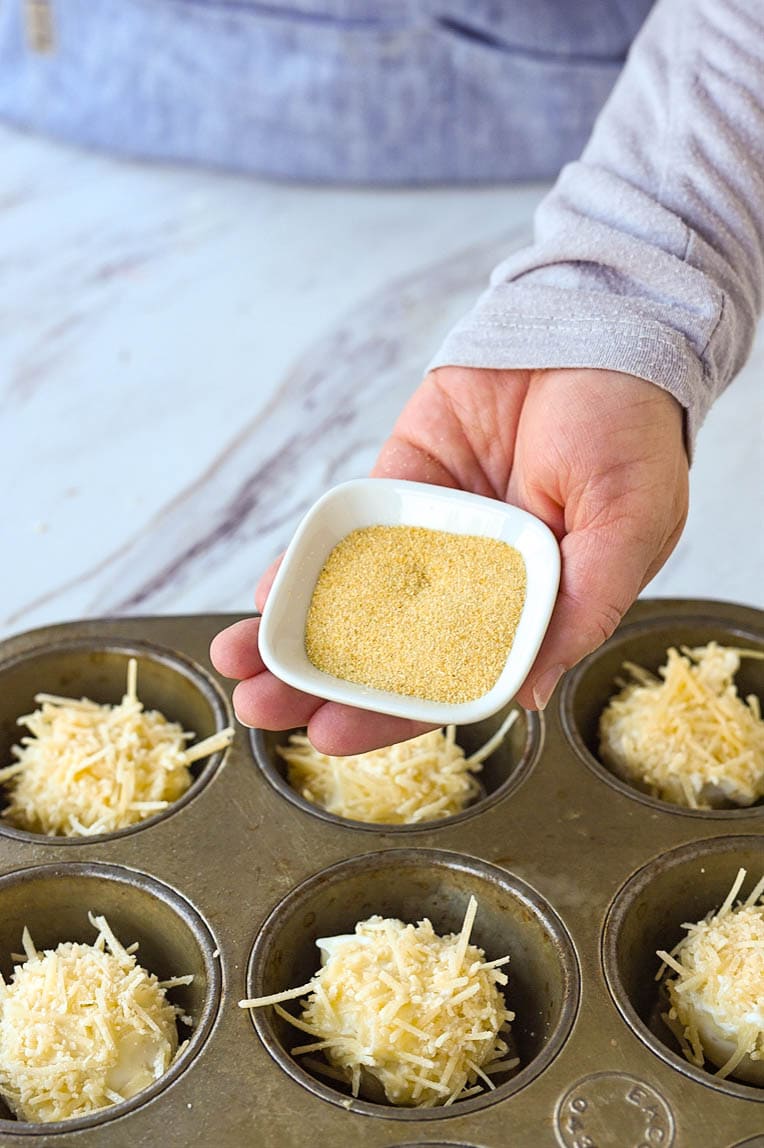 bowl of garlic powder