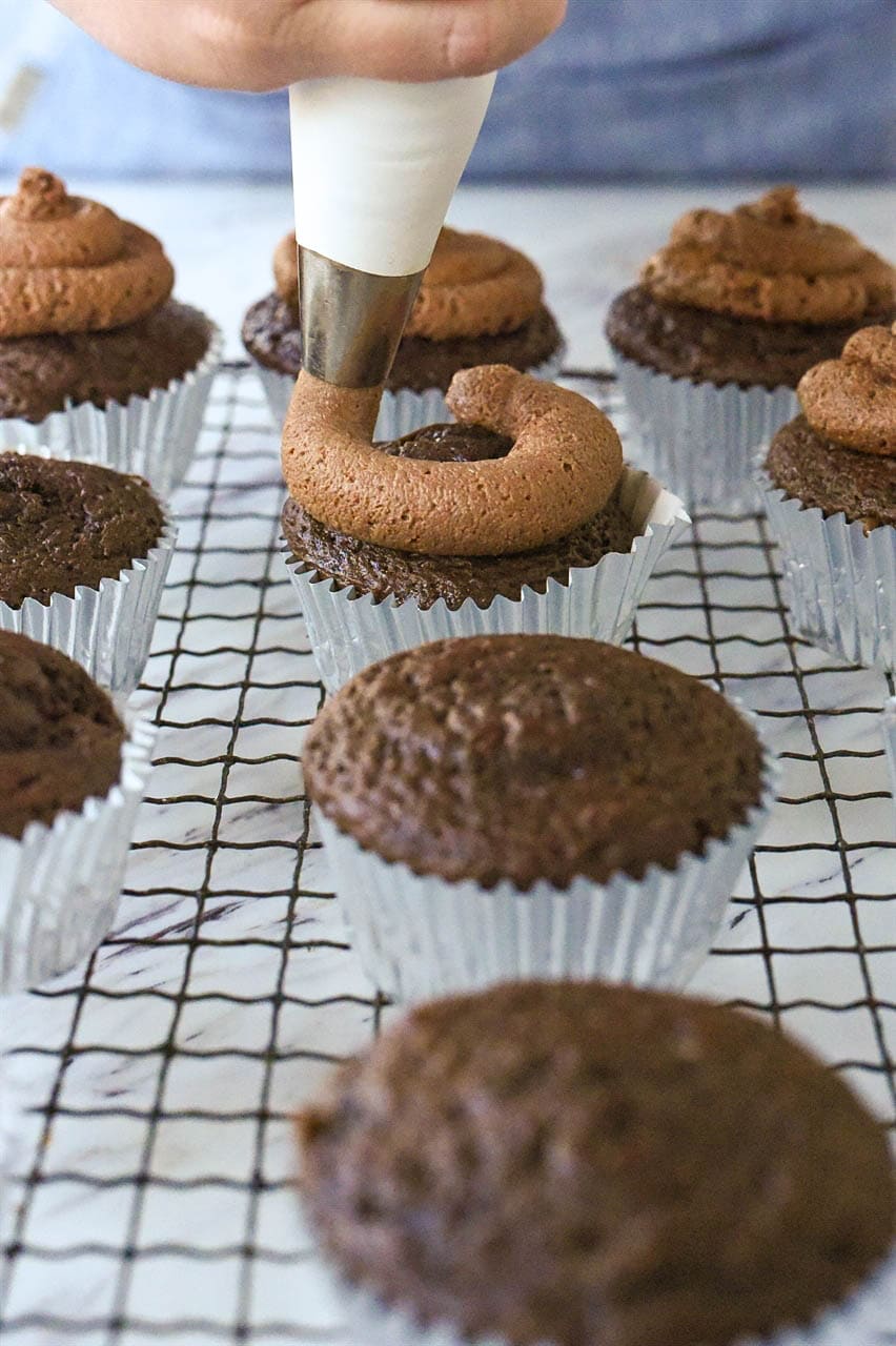 frosting a nutella cupcake