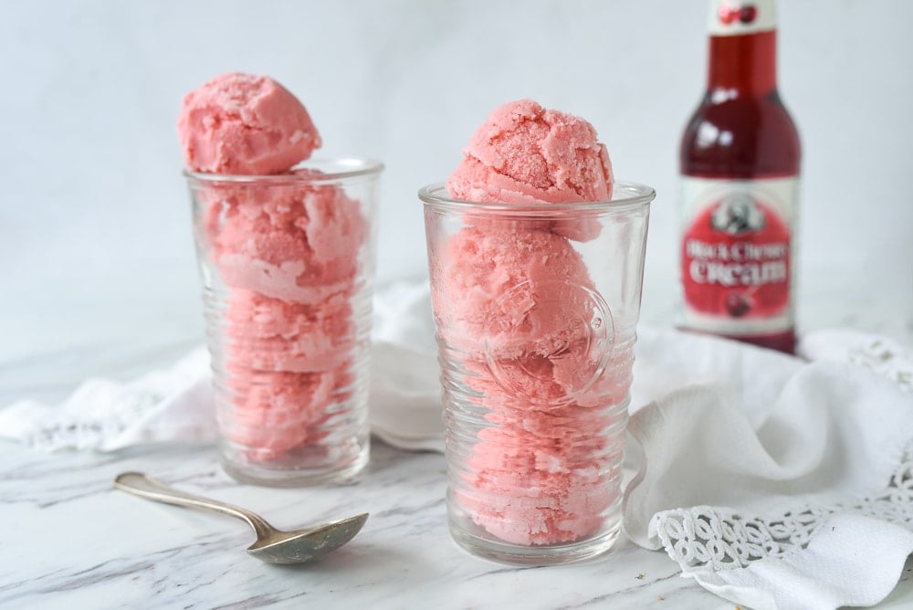 soda pop ice cream in glasses