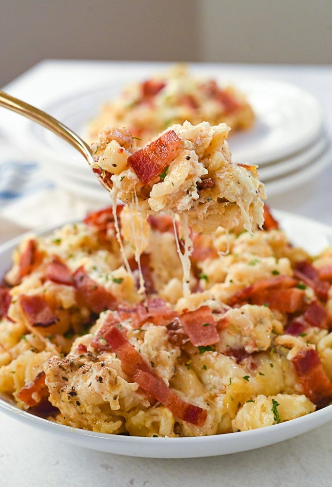 Crock Pot Mac and Cheese spoon full of mac and cheese