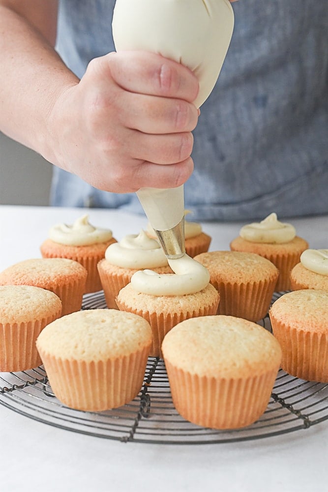 frosting a margarita cupcake