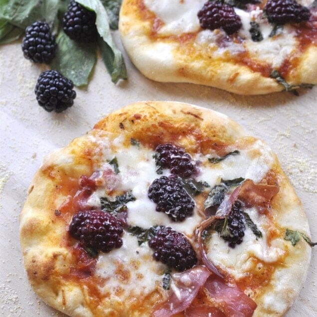 pizza with blackberries and proscuitto