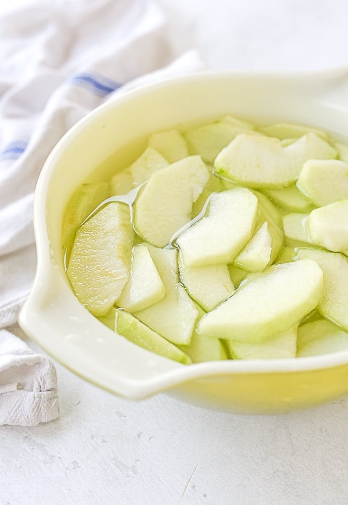 apples in a bowl of water