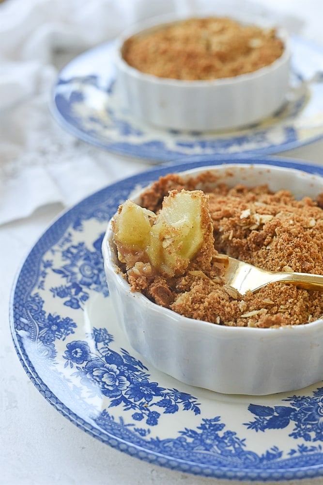 apple crisp with a spoon