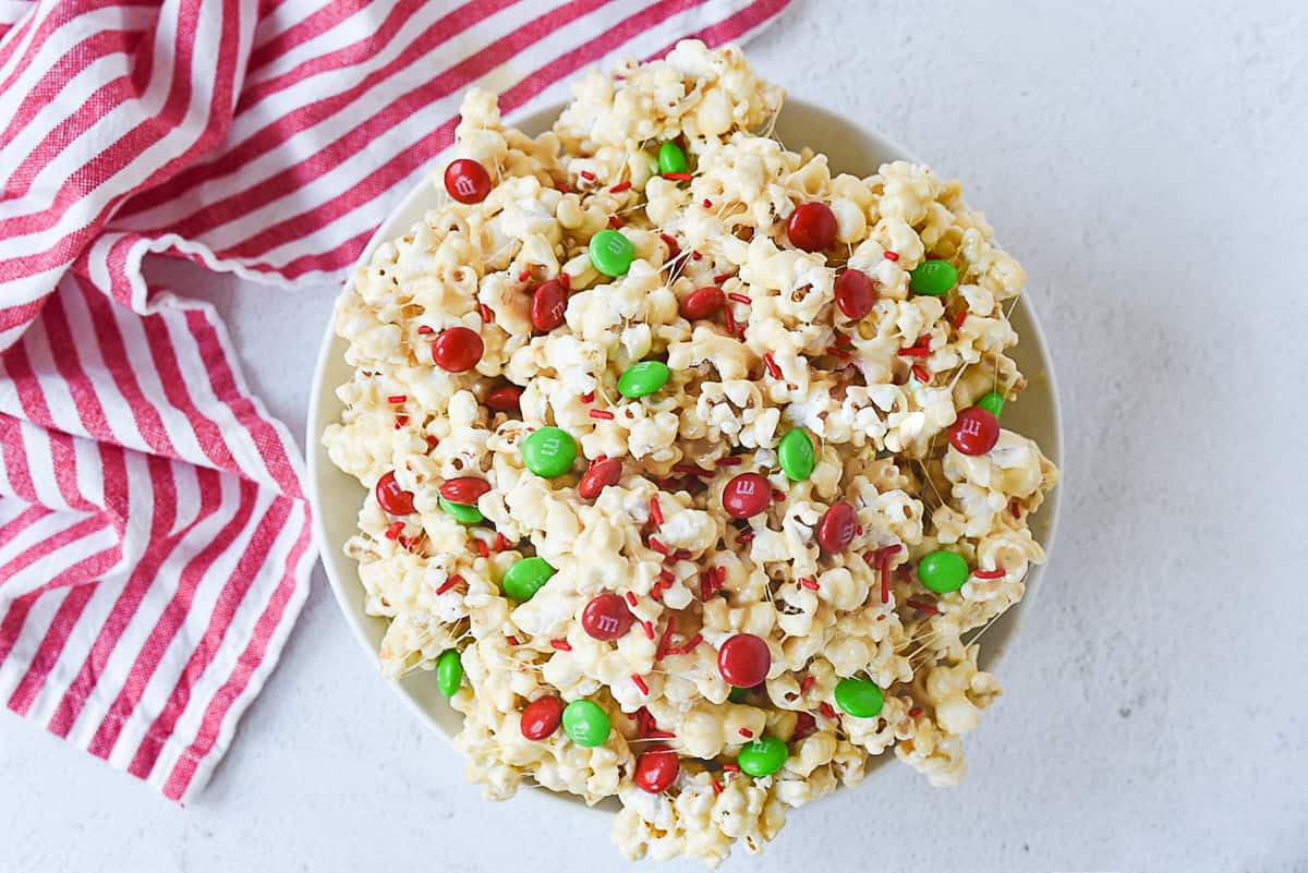 Christmas popcorn with M & M's