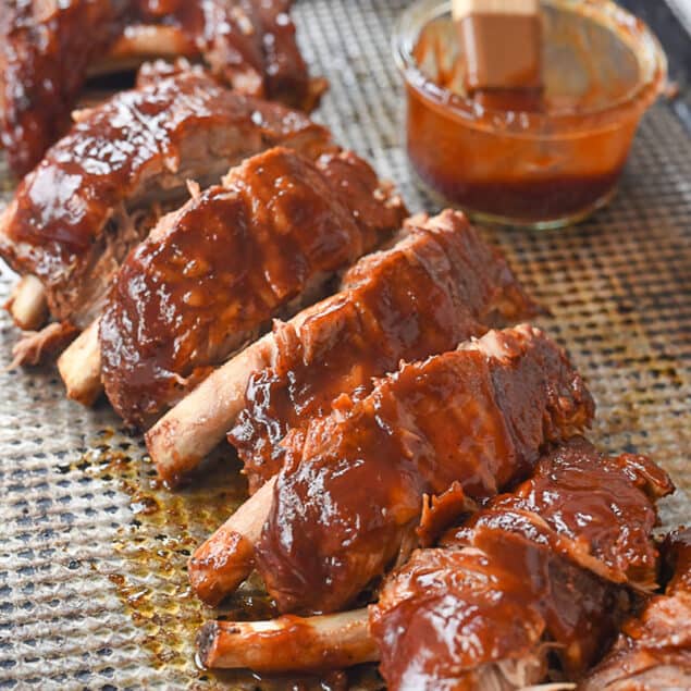 tray of bbq ribs