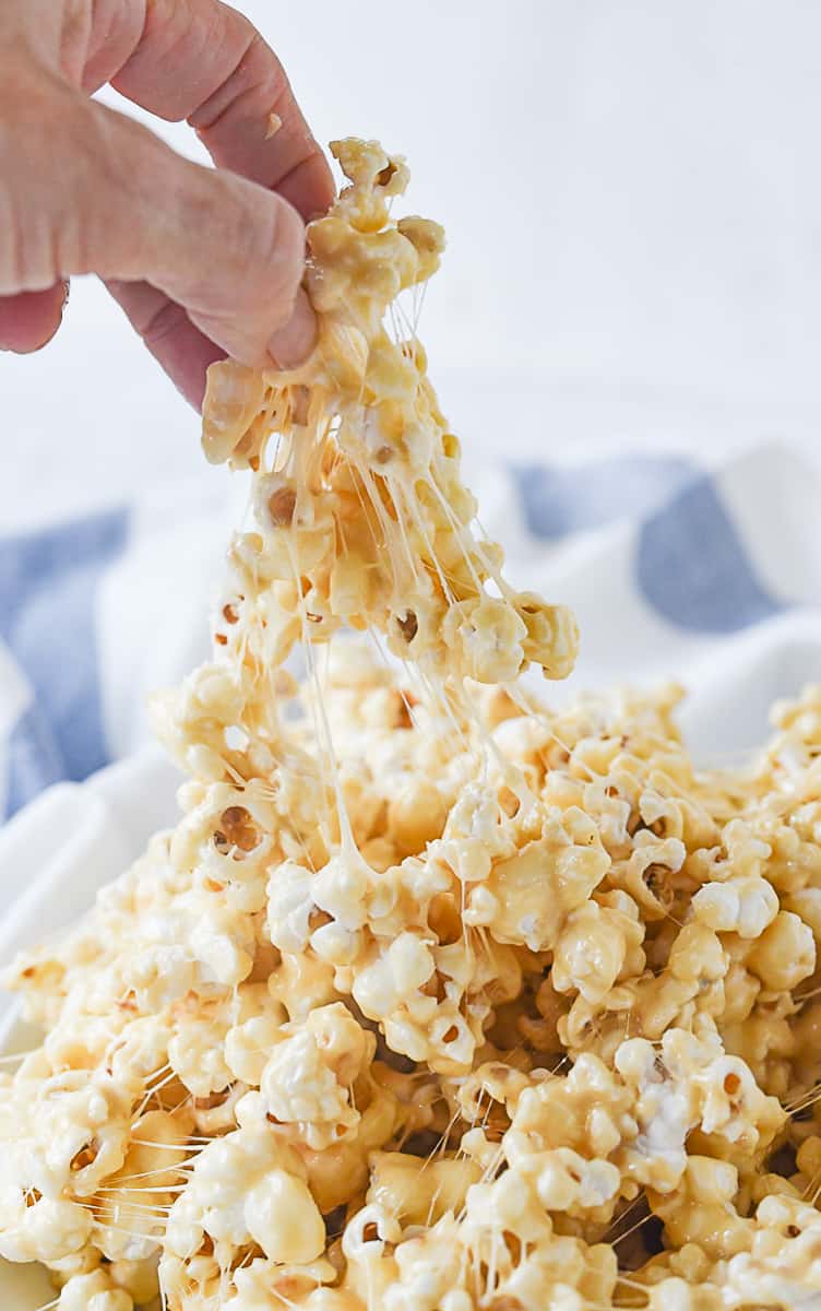 hand full of marshmallow popcorn