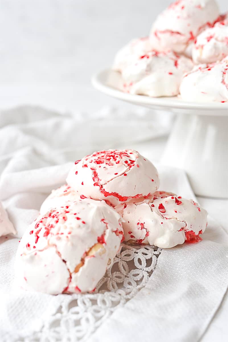 pile of three peppermint merngues
