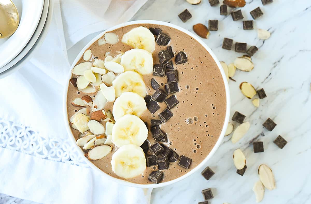 chocolate smoothie bowl