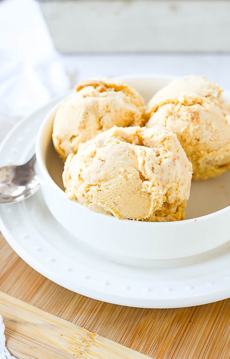 https://www.yourhomebasedmom.com/wp-content/uploads/2020/12/pumpkin-pie-ice-cream-2-of-6.jpg