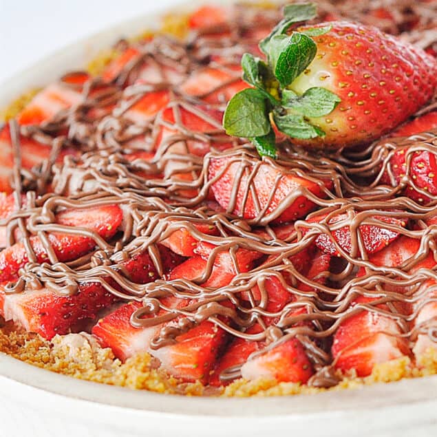 strawberry chocolate pie with drizzle on top