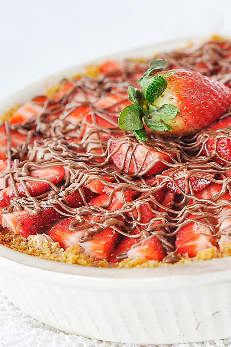 strawberry chocolate pie with drizzle on top