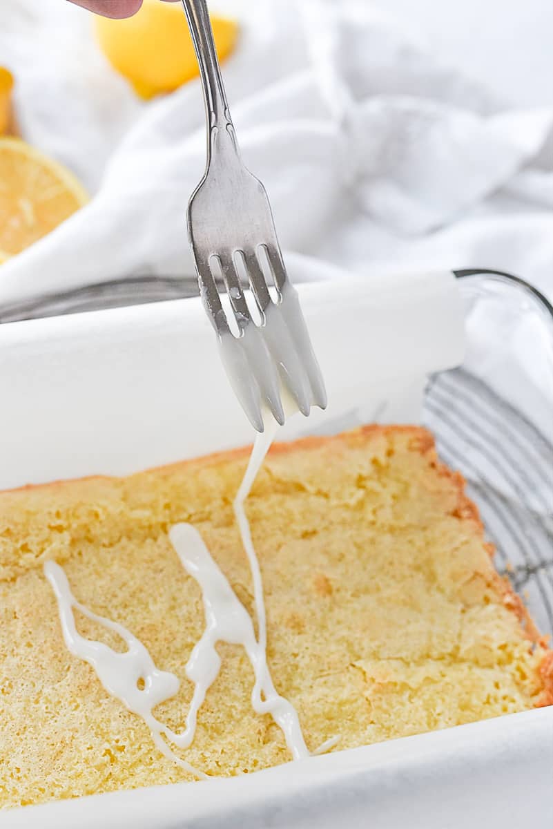 drizzling glaze over lemon bars