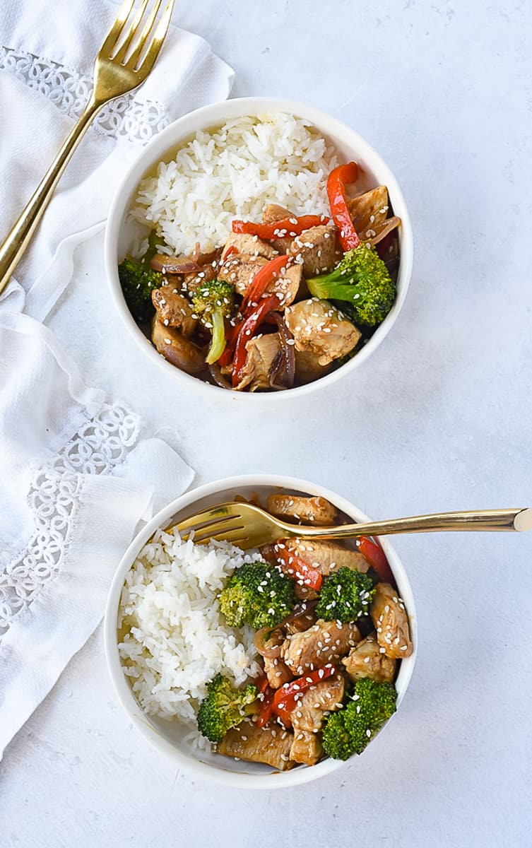 overhead shot of chicken pepper stir fry in bowls