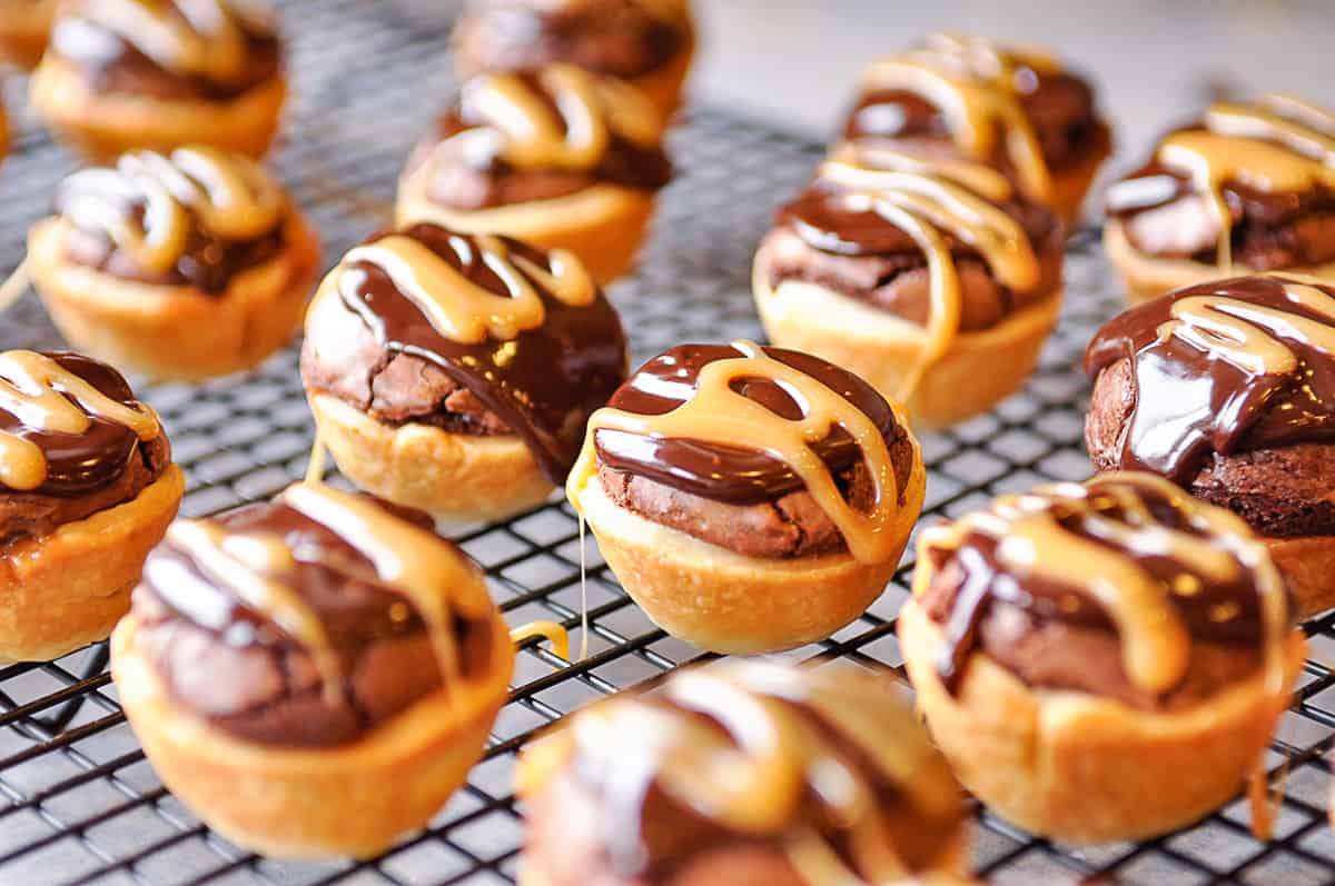 brownie bites with caramel on top