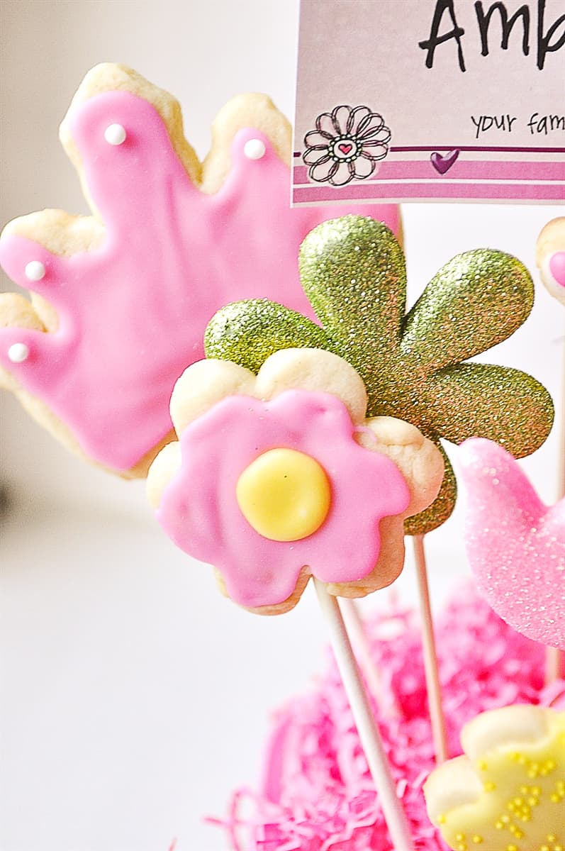 flower cookies in a cookie bouquet