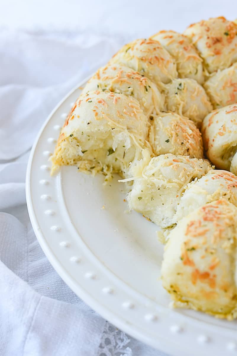 CHEESY PULL APART ROLLS ON A PLATE