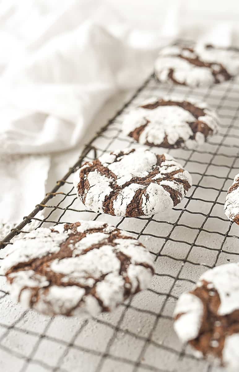 crinkle cookies on a cooling rack