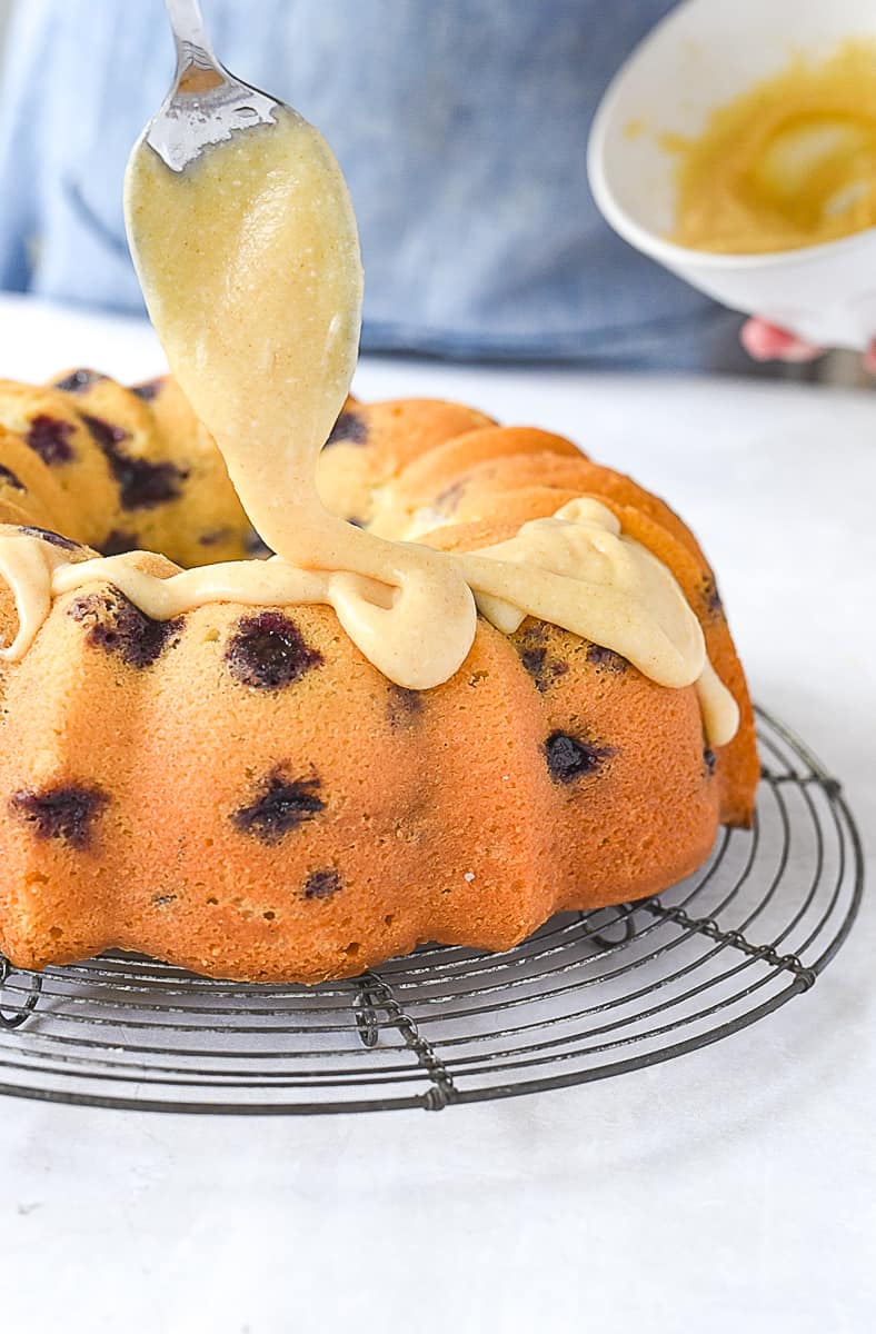 drizzling glaze over coffee cake