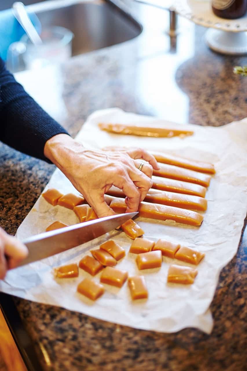 cutting caramels