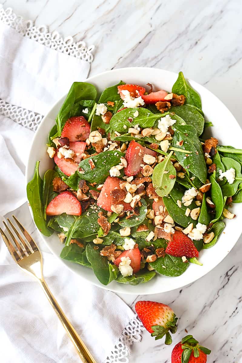 overhead shot fo spinach salad