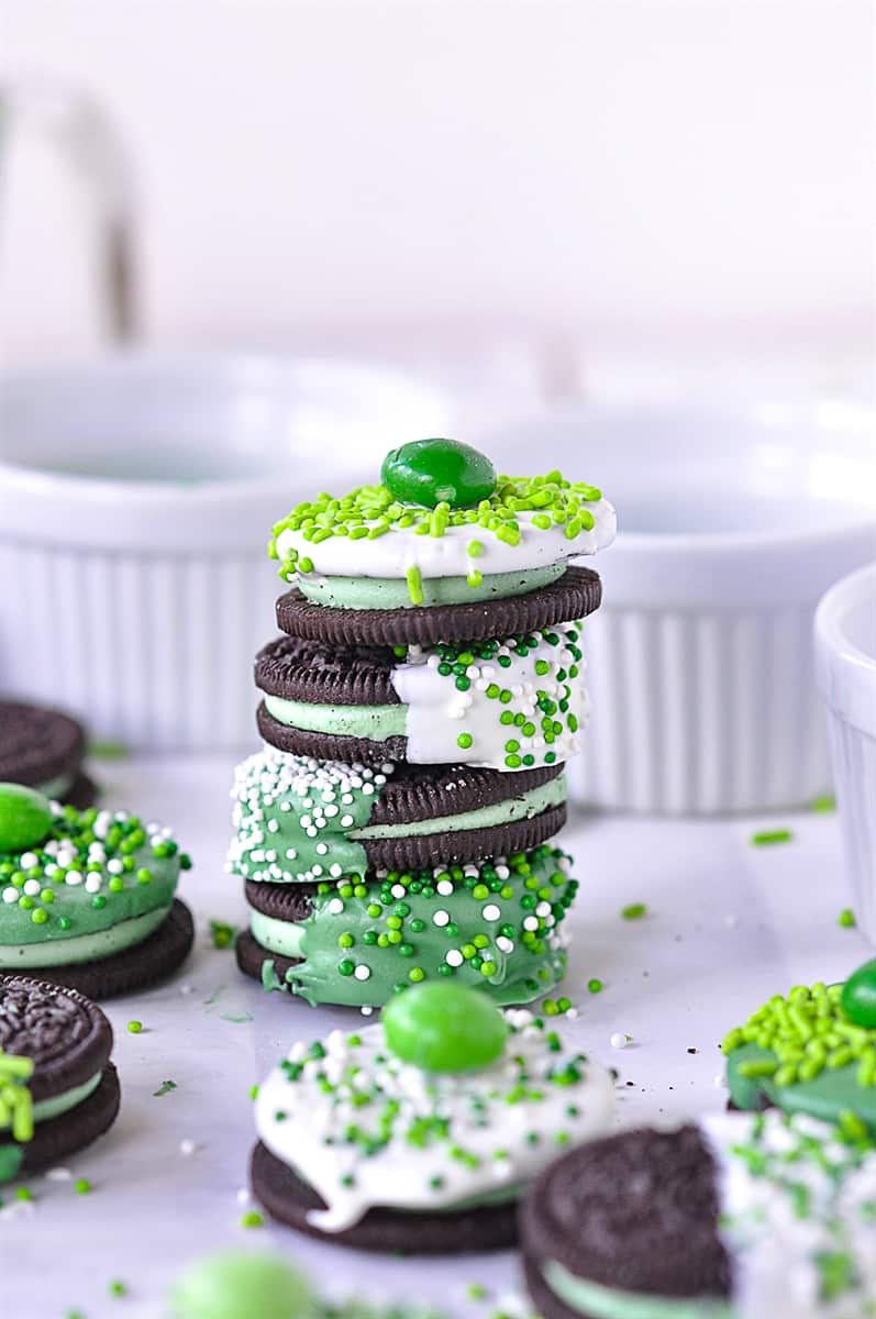 St. Patrick's Day Chocolate Dipped Oreos