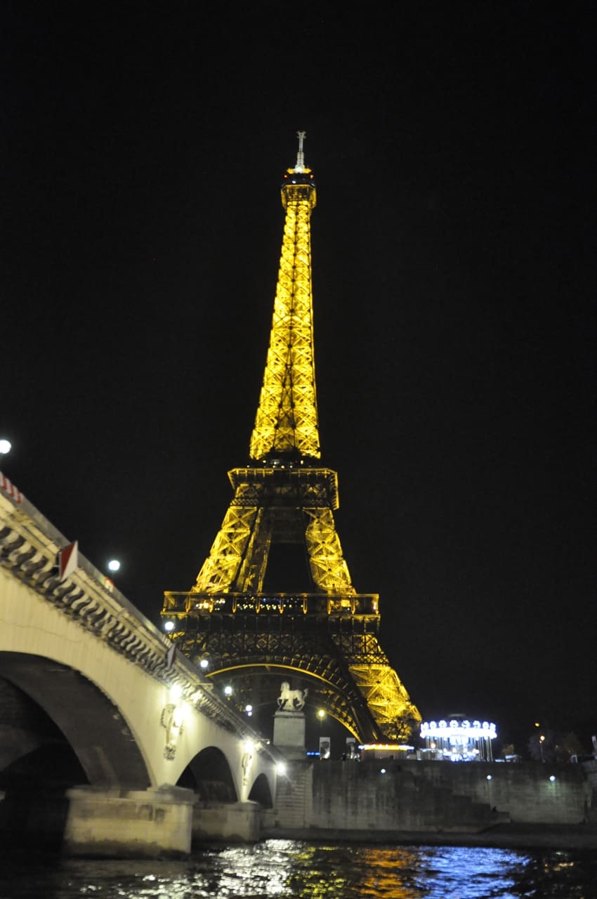 eiffel tower at night