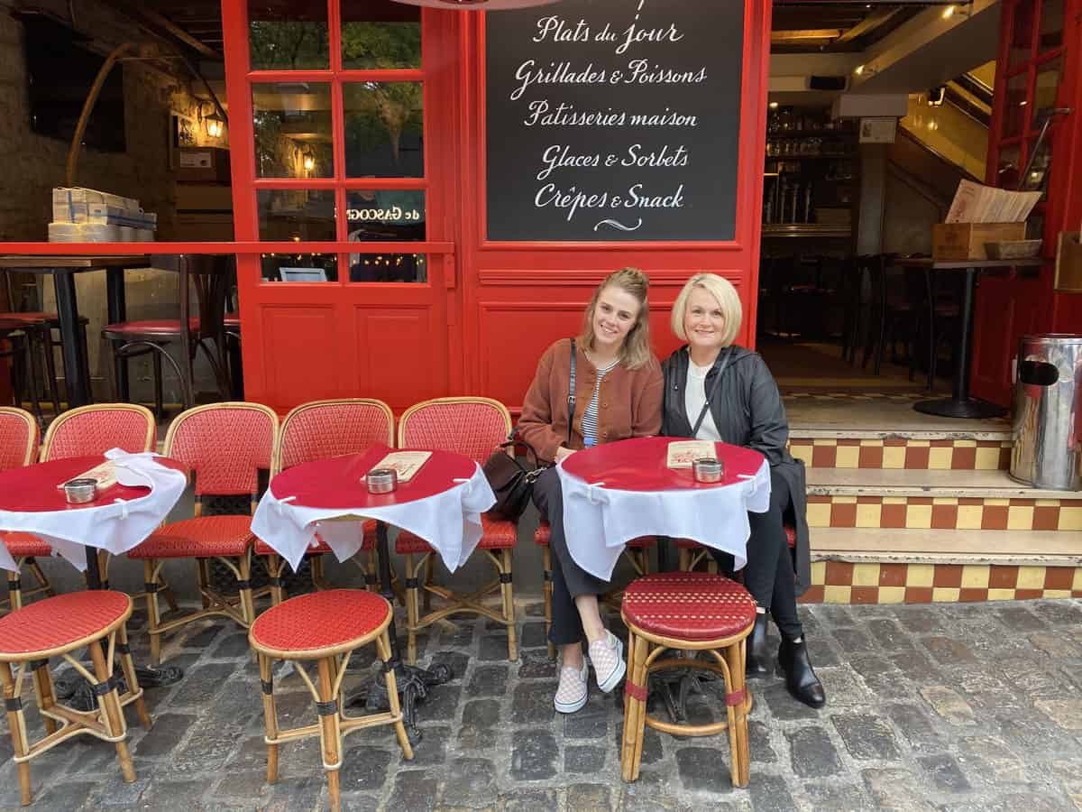 sidewalk cafe in paris