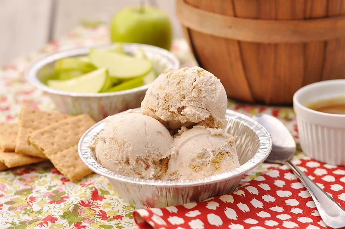 3 scoops of apple pie ice cream