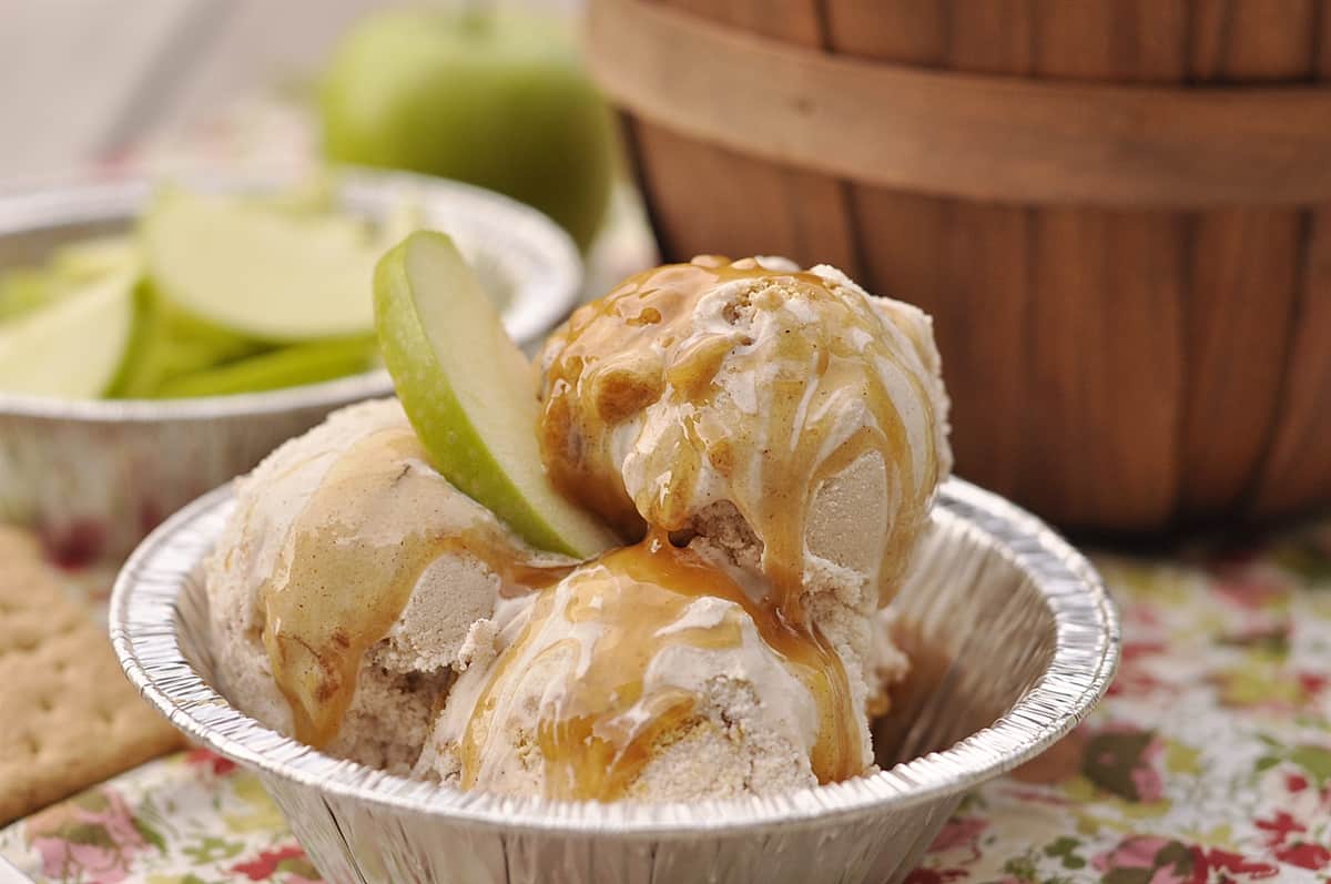 closeup of apple pie ice cream