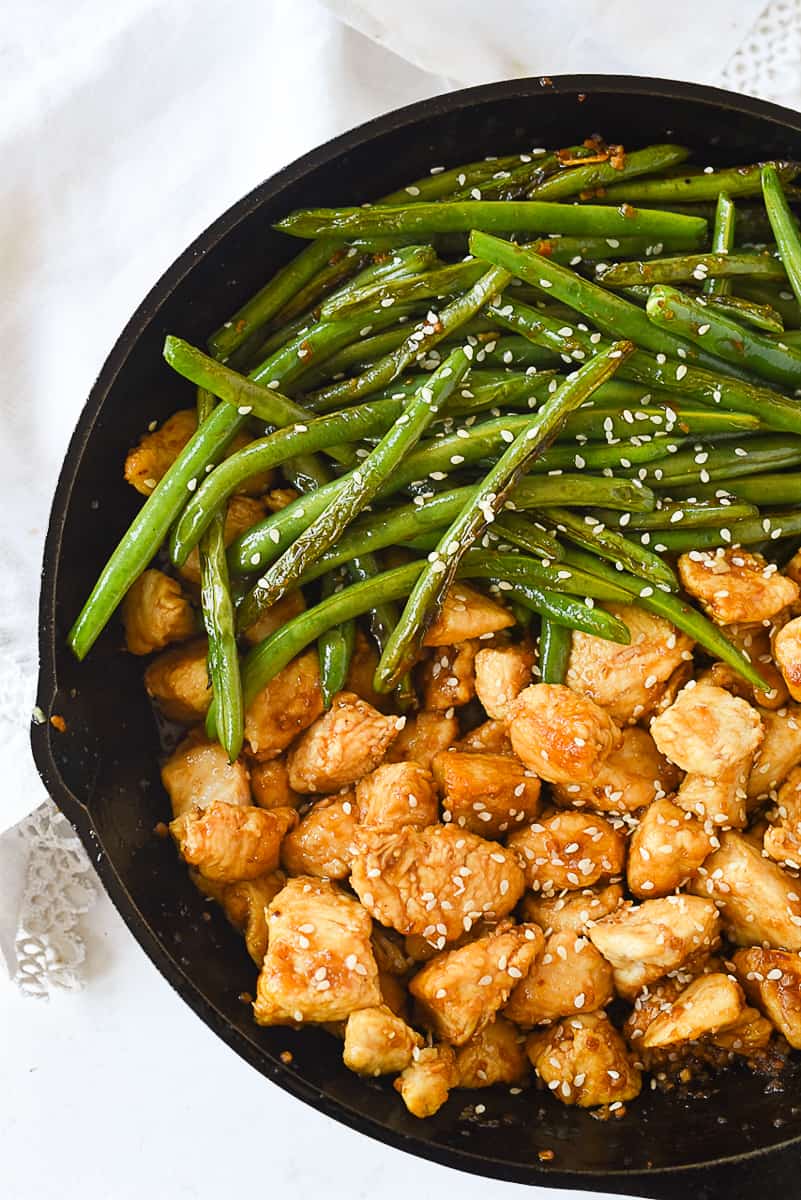 ovehead shot of pan full of chicken and green beans