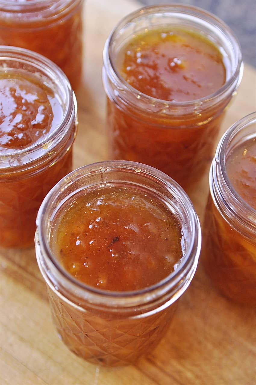 jars of peach jam
