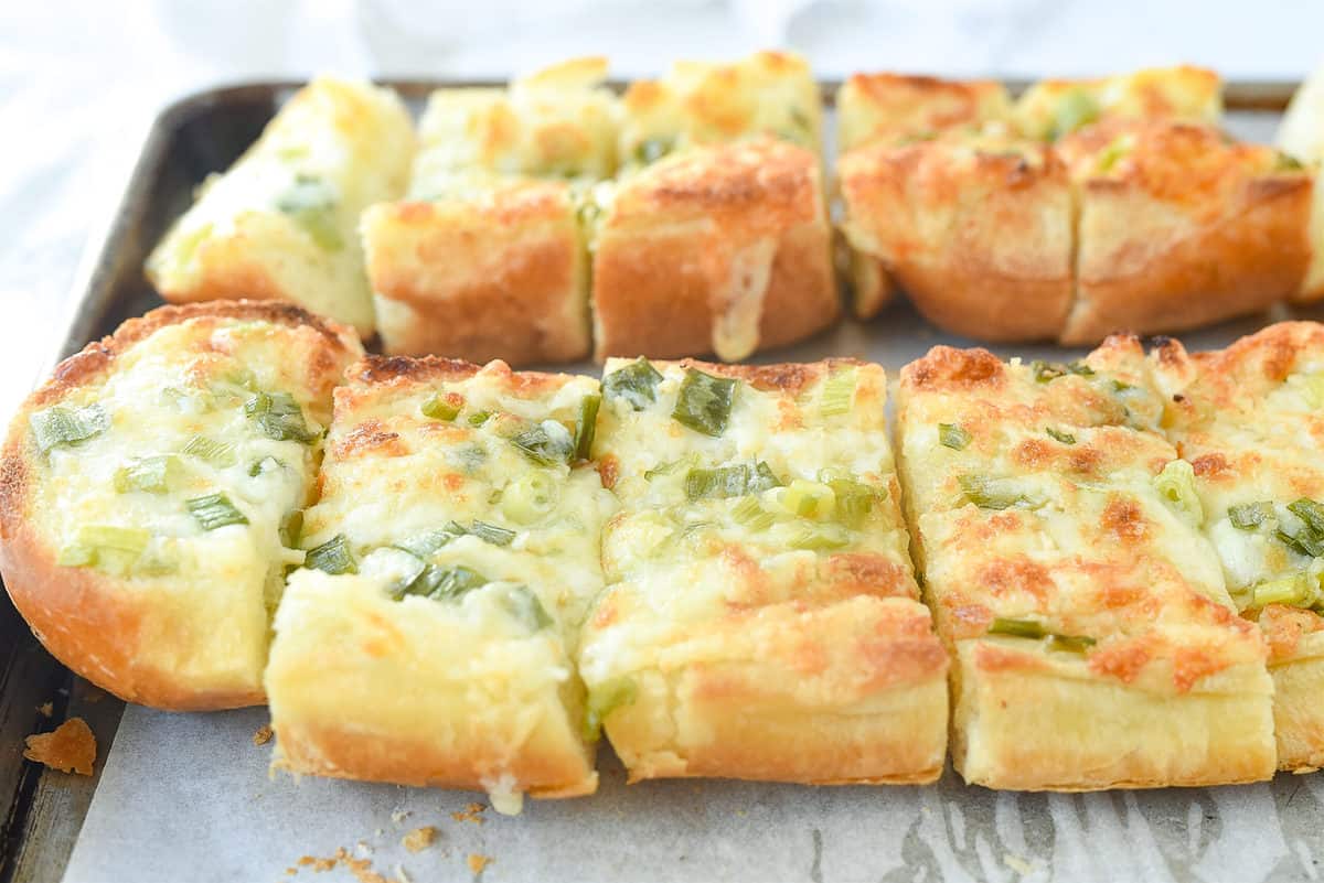 sliced garlic cheese bread