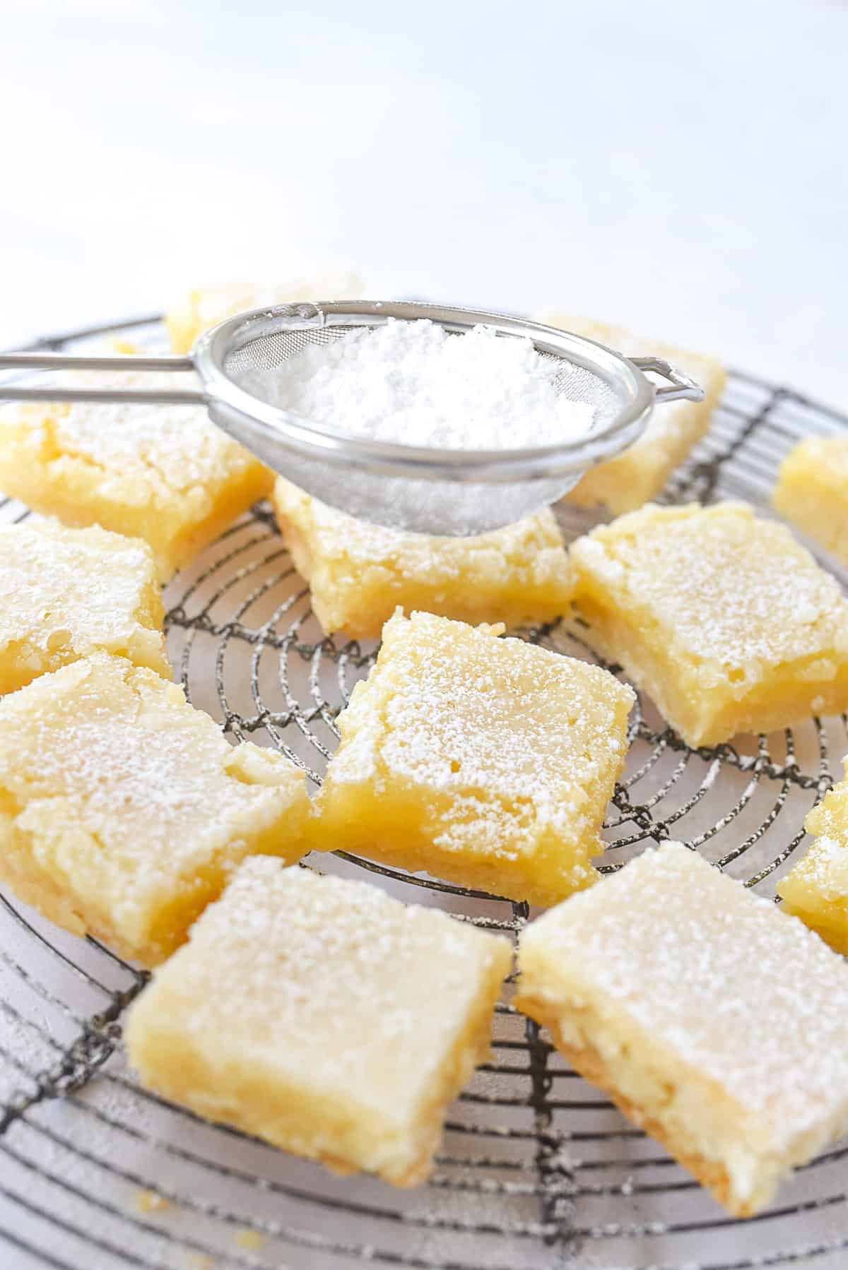 dusting lemon bars with sugar