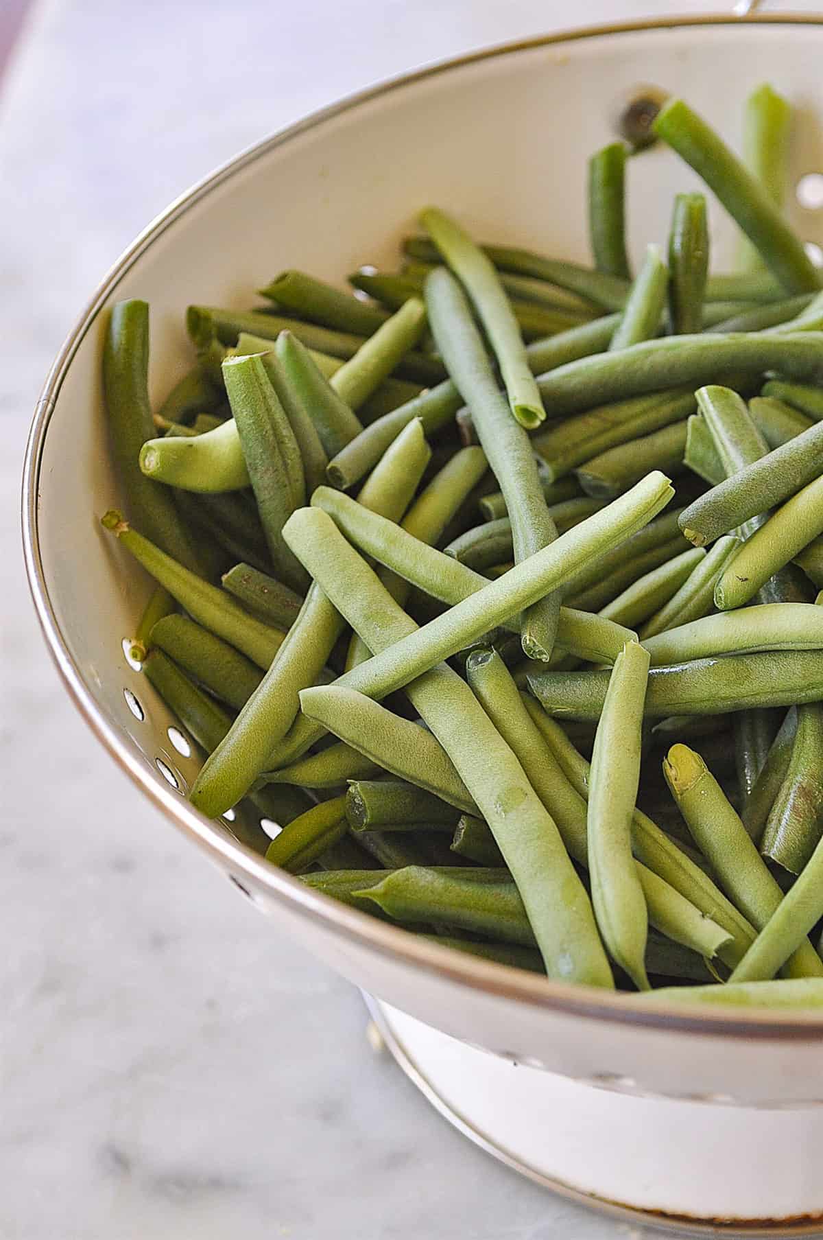 colander of green beans