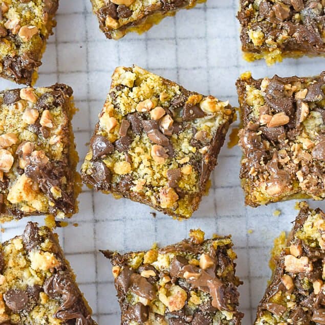 overhead shot of chocolate chip toffee ars